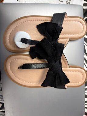 Girls Black Bow Toe-Post Sandals - Cute Everyday Slip-Ons